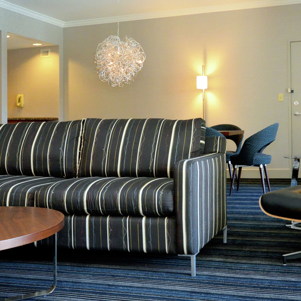 Doubletree By Hilton Newark Fremont 35/76