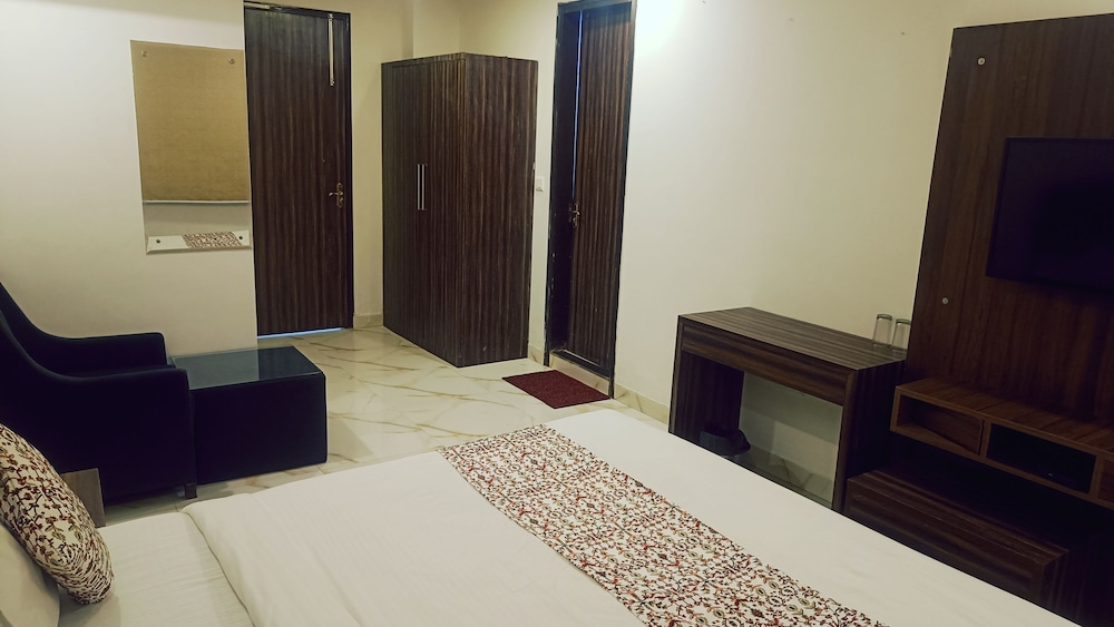 Oyo 10274 Hotel Aamara 45/61