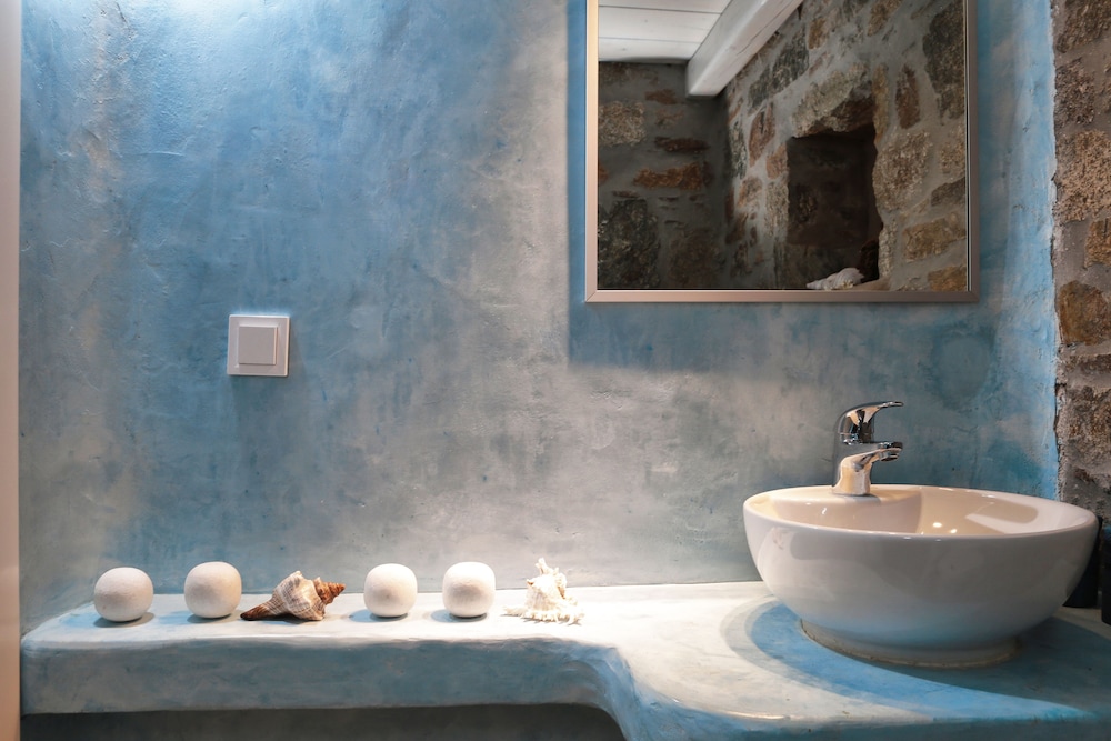 NIRIIDES LUXURY HOMES 46/50