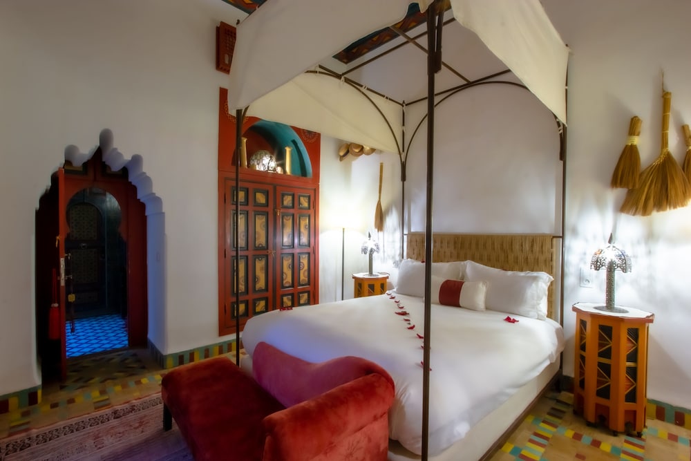 Riad Kaiss By Anika 22/70