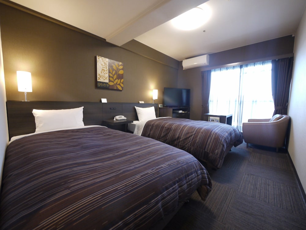 Deluxe, Twin Beds, East Wing, Smoking
