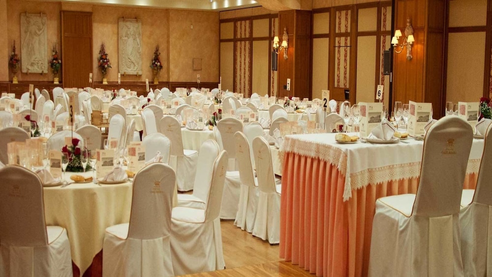 restaurant cafeteria