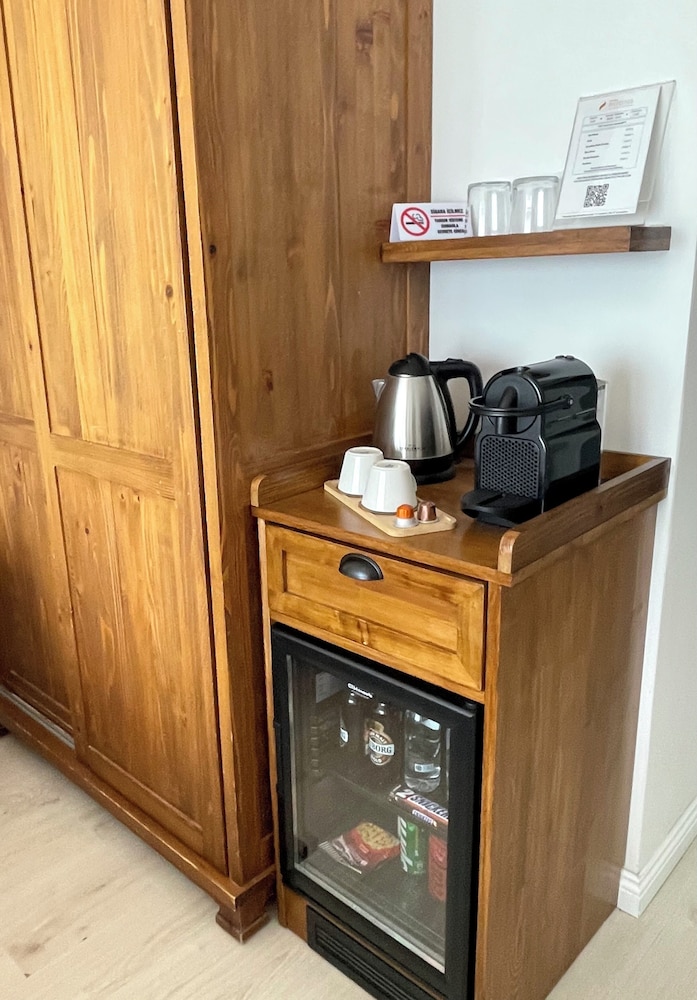 8 Rooms Boutique Hotel 10/50