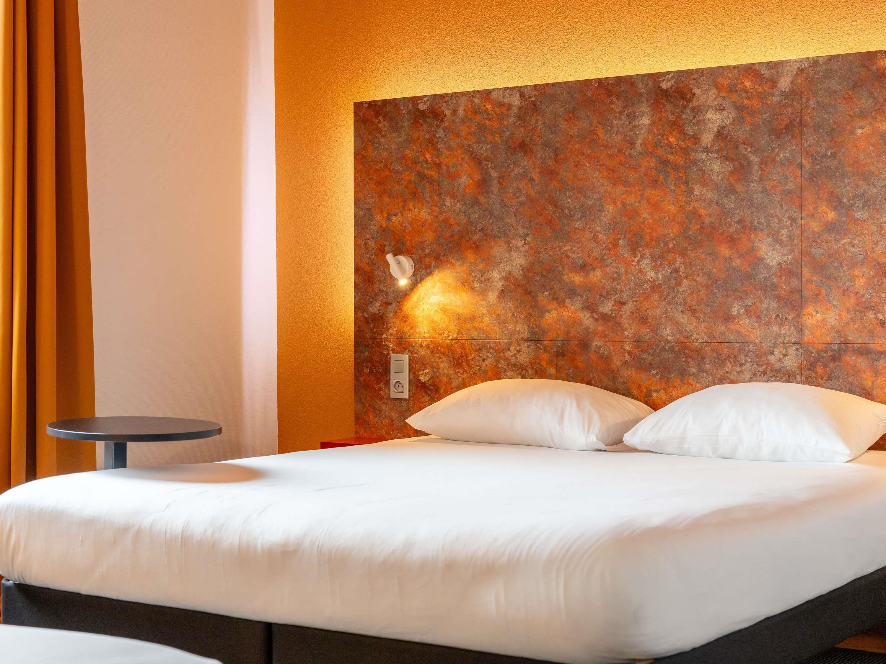 STANDARD, DOUBLE BED, ACCESSIBLE