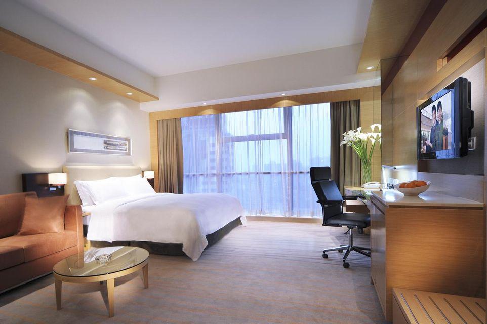 Deluxe, Queen Bed