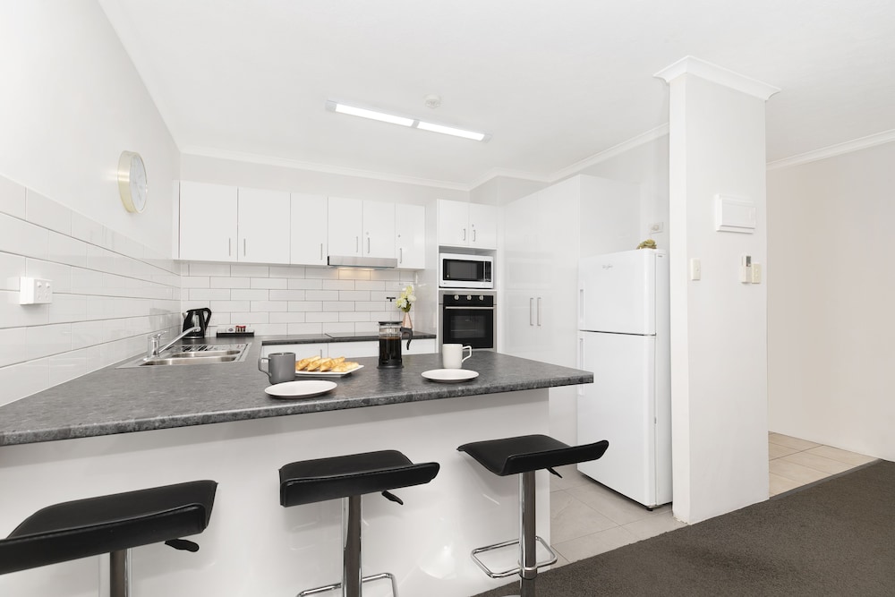 Astor Apartments 18/50