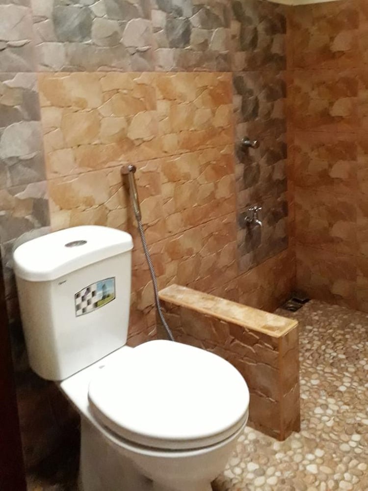 Dabdab Tourist Inn 38/39