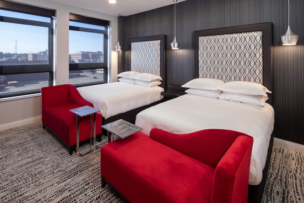 Hotel On Phillips 16/50