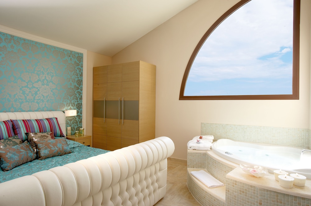 Alexandra Golden Family Innovation Resort 34/76