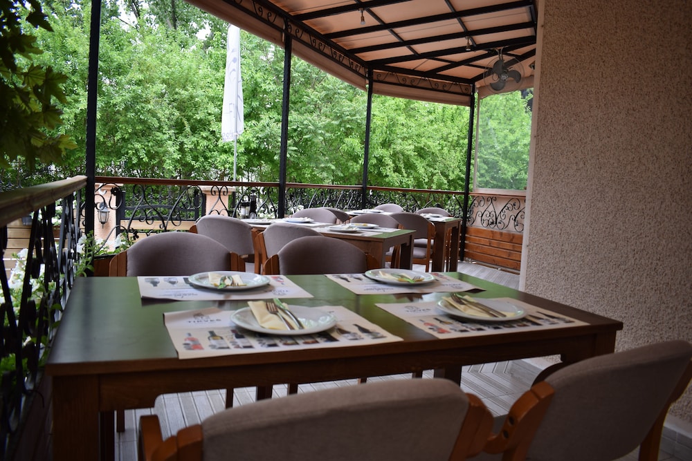Hotel Aristocrat Fish Restaurant 54/69