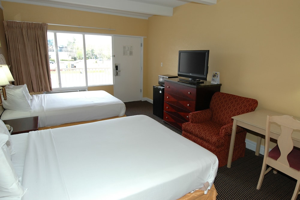 Ambassadors Inn & Suites 8/9