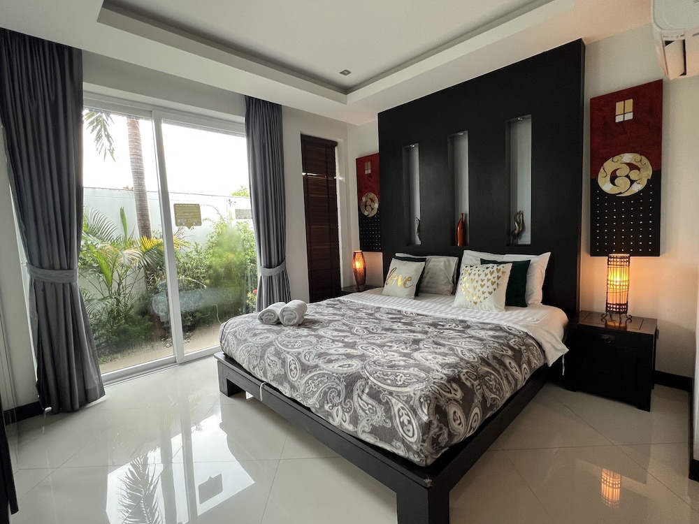 2 BEDROOMS, SUPERIOR, VILLA