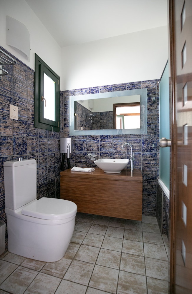 KRINOS SUITES HOTEL 44/50