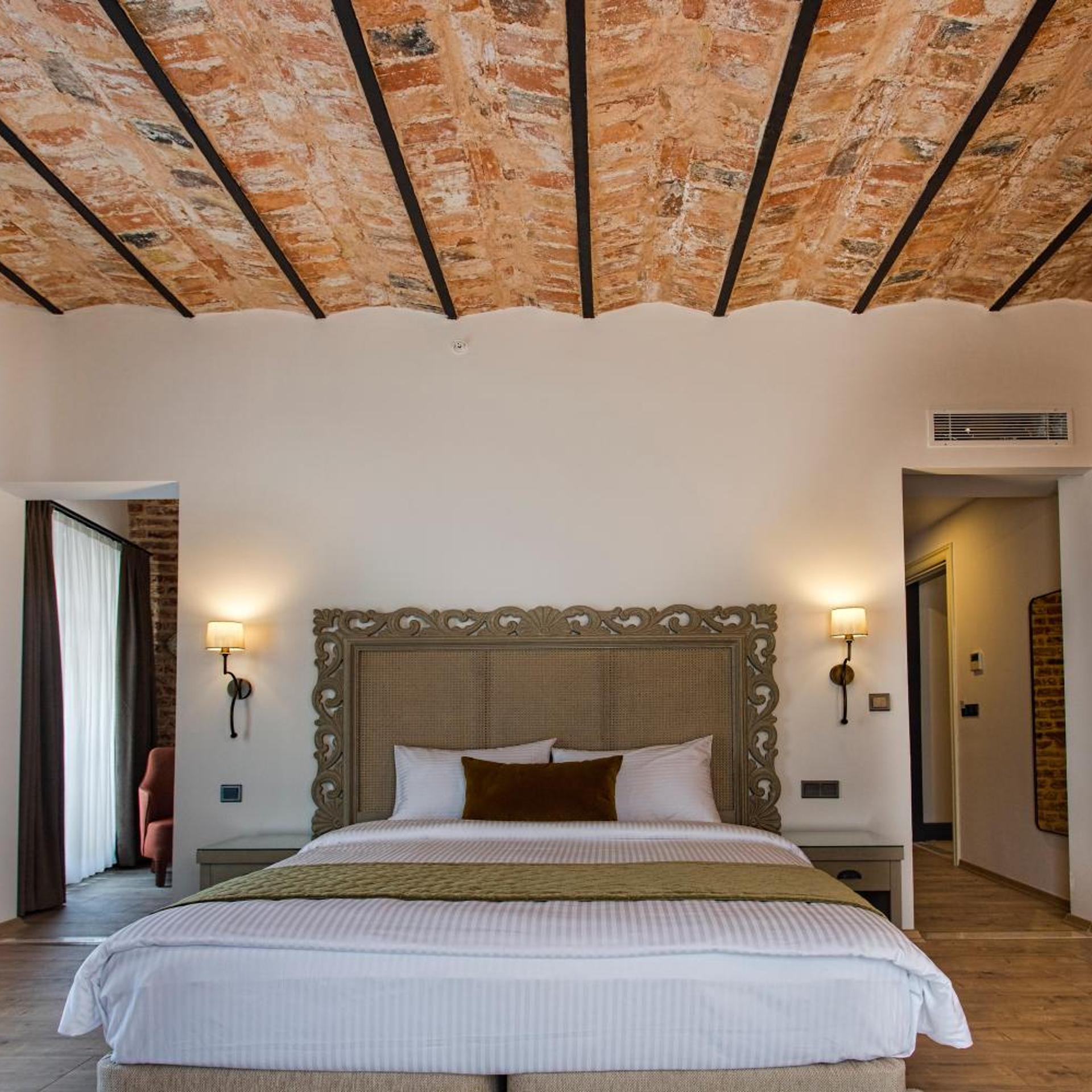 Junior Suite, Double Bed, Bathtub