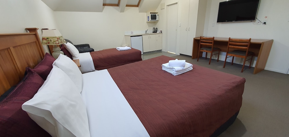 Rosewood Court Motel 14/48