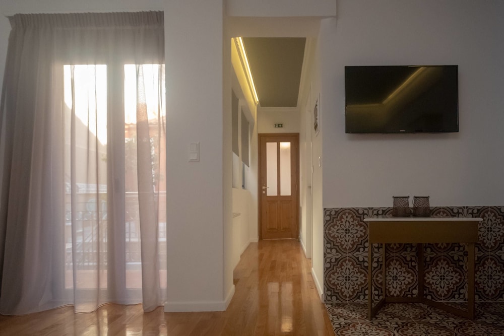 Athenian Yard Suites 42/50
