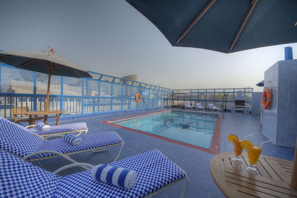 swimming pool spa
