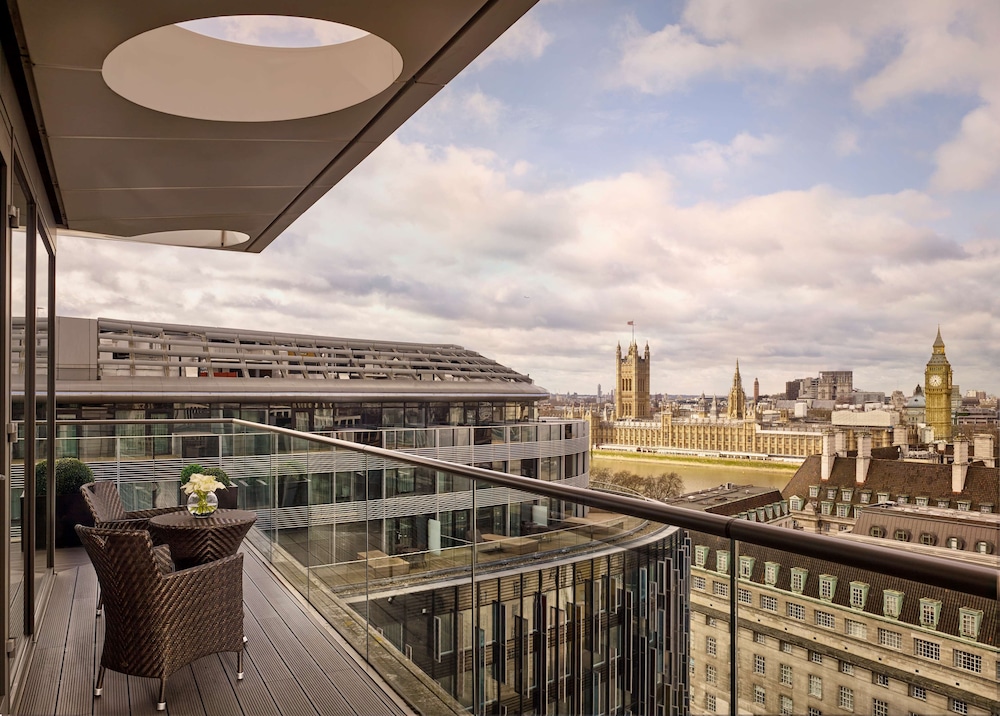 Park Plaza County Hall London in LONDON