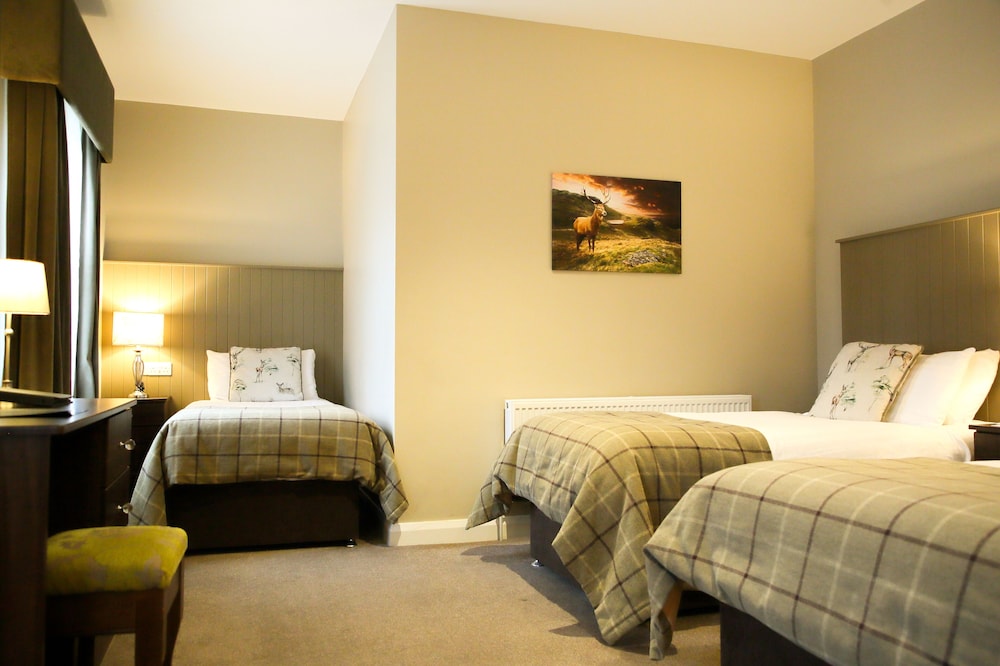 Mulroy Woods Hotel 11/36