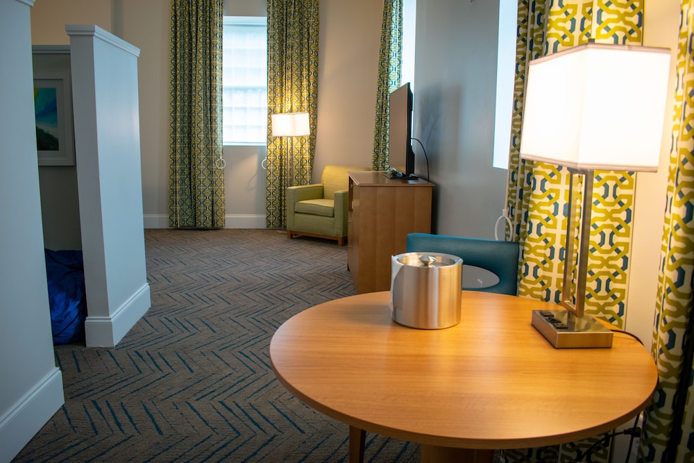 Oasis Resort Gulfport 24/32