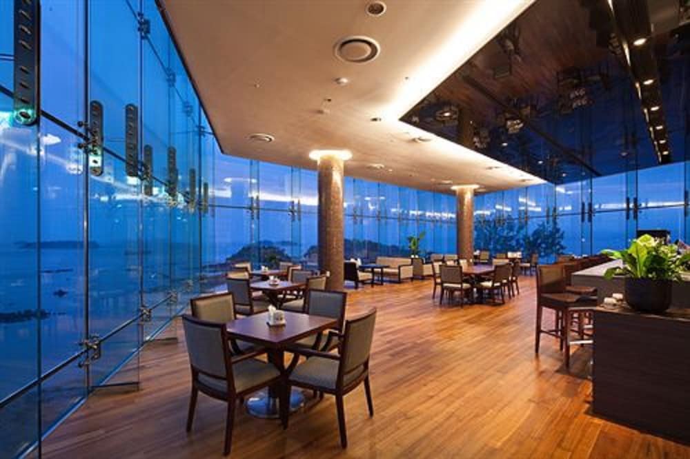 Hidden Bay Hotel 49/69