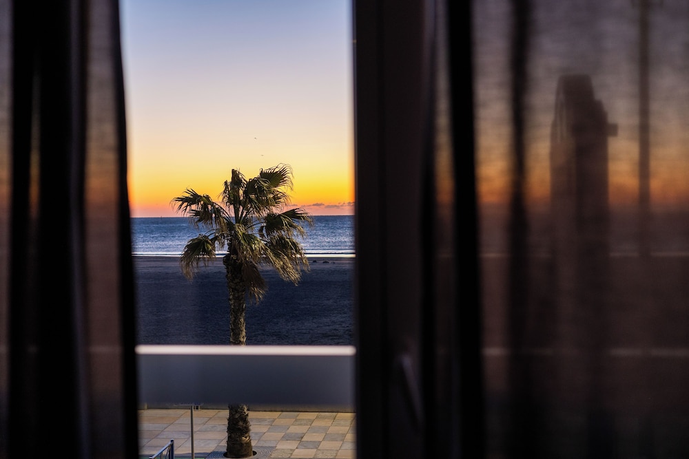 HOTEL MEDITERRANEE 35/42