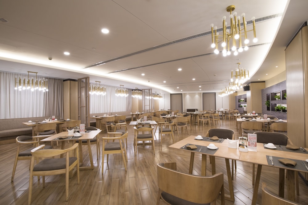 Jin Jiang Pine City Hotel 35/50