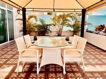 Flamingo Suites 34/50