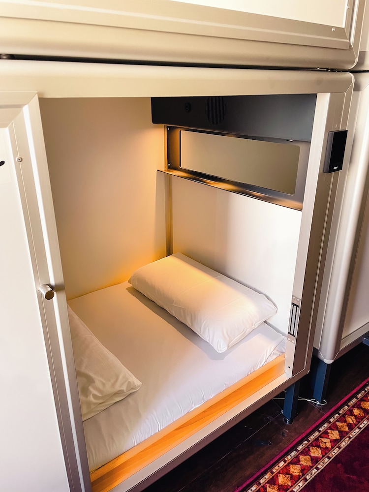 Capsule, Single Bed
