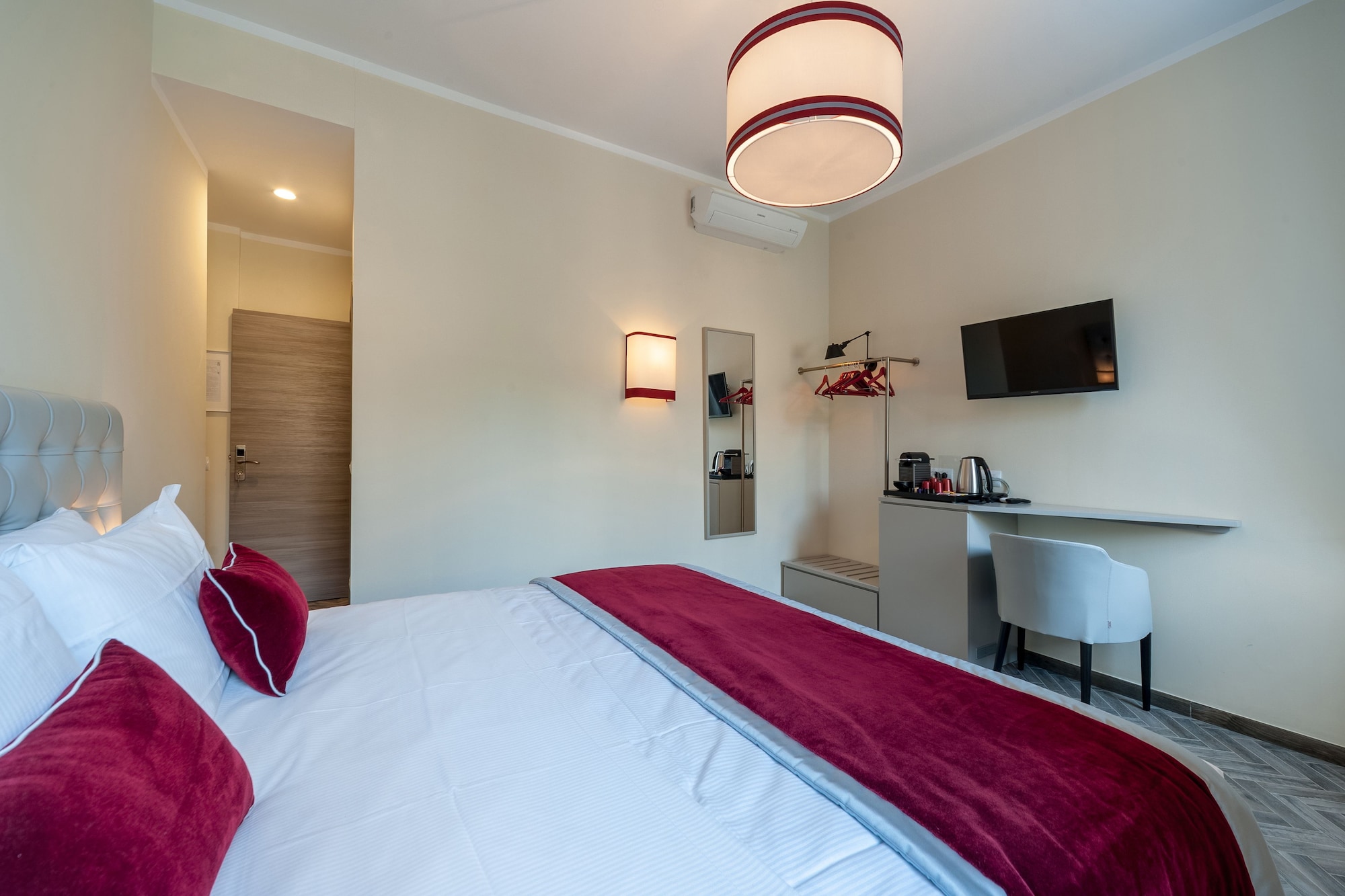 DELUXE, DOUBLE BED, CITY VIEW