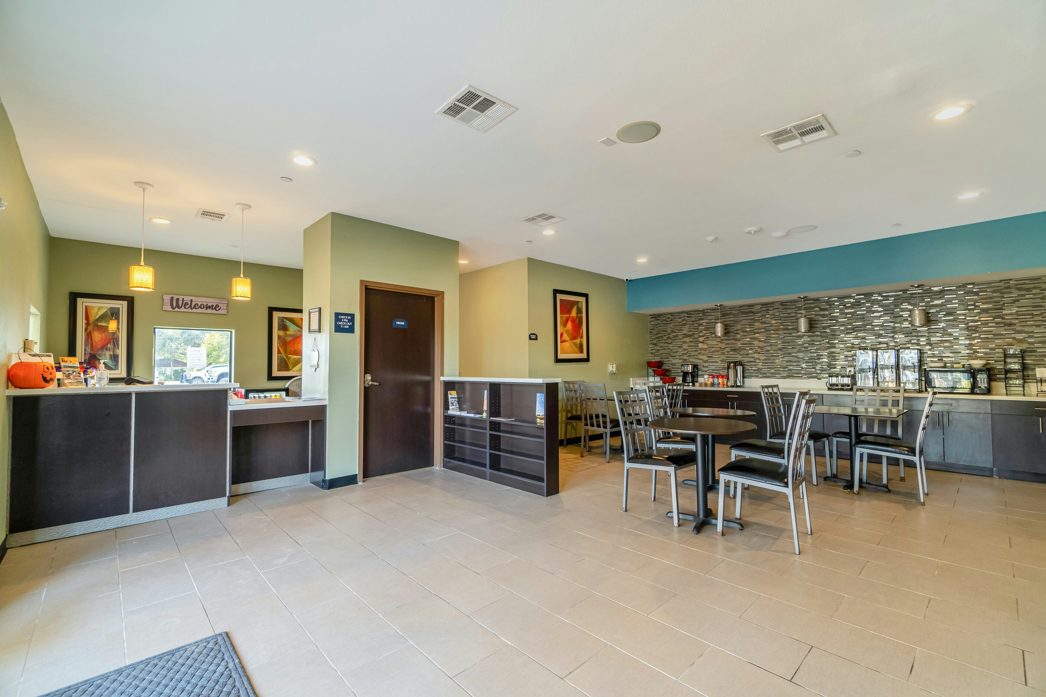 Moulton Inn & Suites By OYO Near Shiner TX 6/29