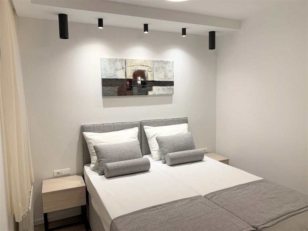 1 BEDROOM, APARTMENT, BALCONY