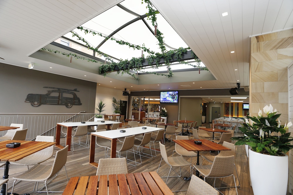 The Lakes Hotel 56/59