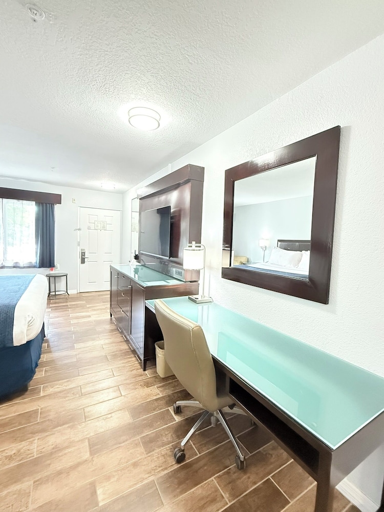 Lantern Inn & Suites 31/63