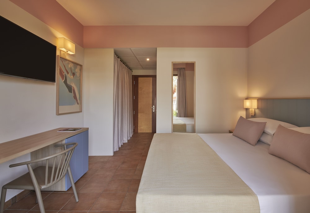 Premium, Balcony, Pool Area