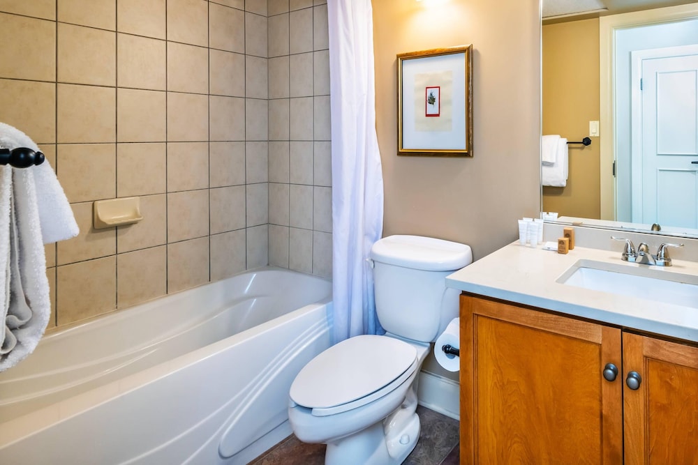Calabogie Peaks Hotel, Ascend Hotel Member 49/50