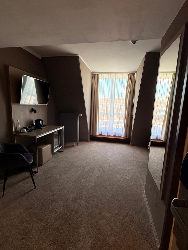 AWA Hotel 34/44