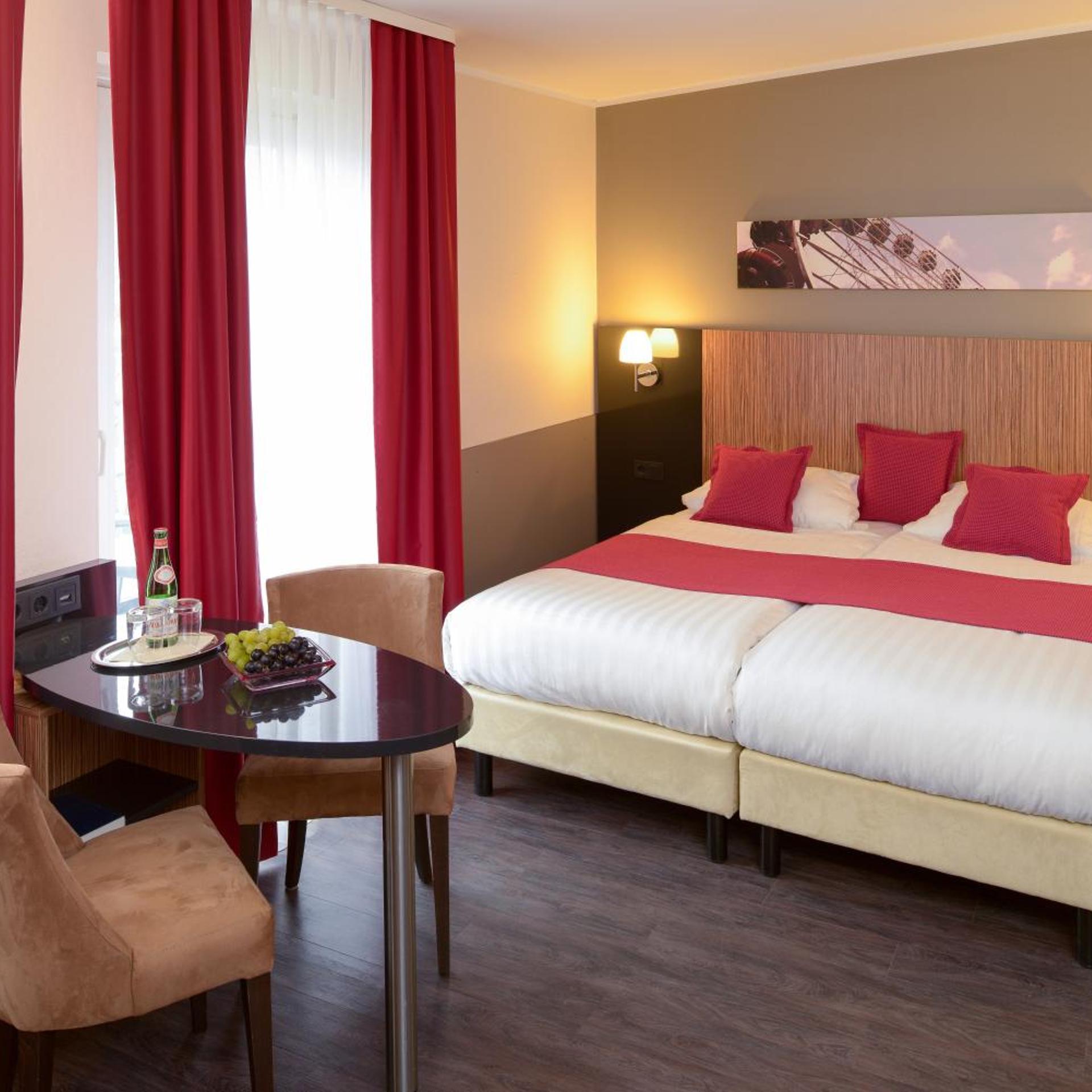 Room, Triple