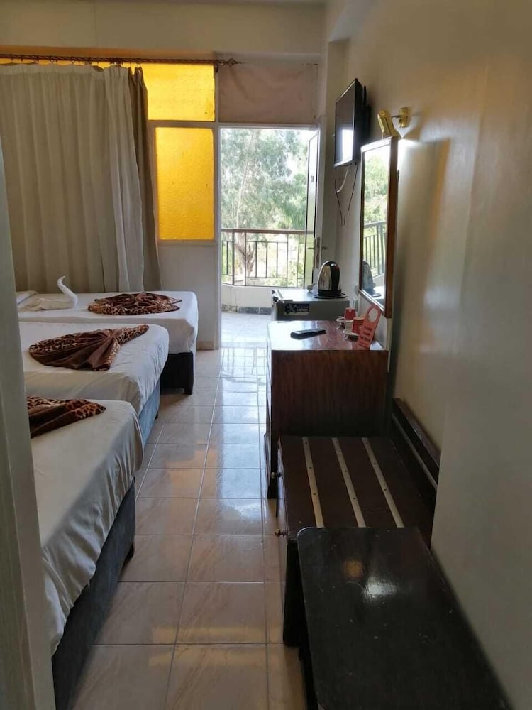 Rezeiky Hotel And Camp Luxor 25/50