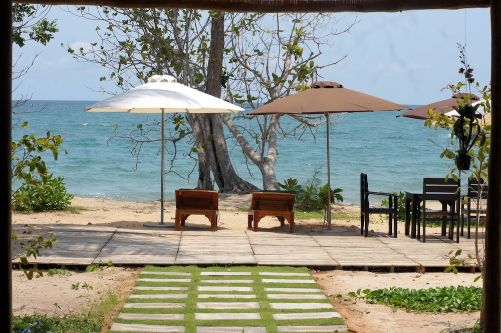 Gold Sand Beach Bungalow 18/41