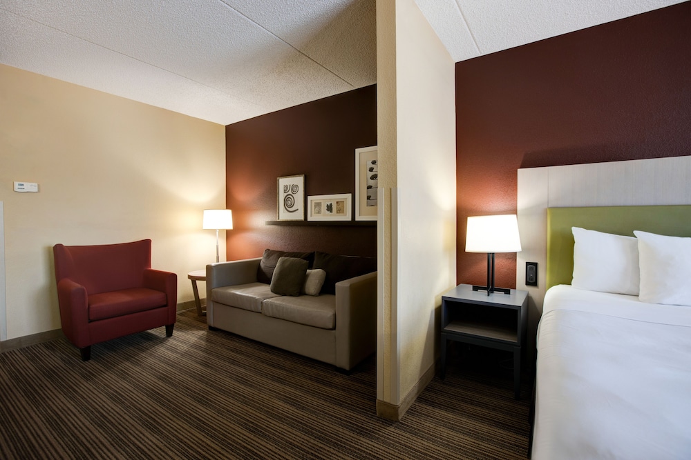 Comfort Inn And Suites St. Paul Northeast 19/23