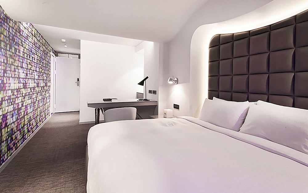 Royal Hotel Group Central Park Branch 17/36