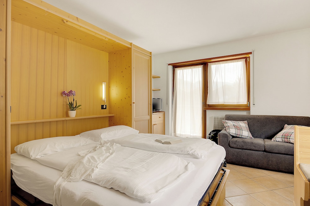Aparthotel Majestic 15/50