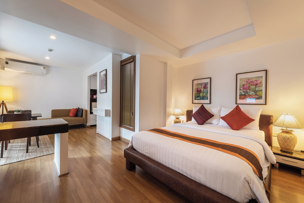 Executive, King Bed, Corner