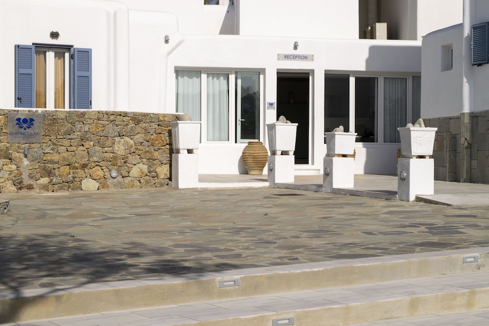 Giannoulaki Hotel 45/54