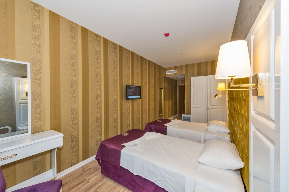 INTERSTELLAR HOTEL 9/59