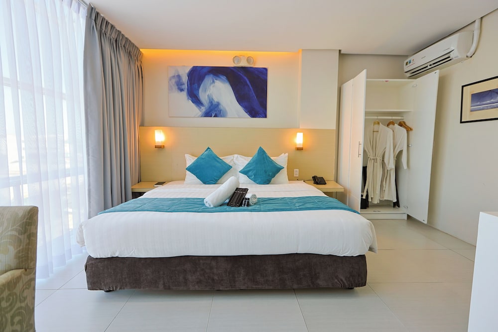 Holiday Suites Business District 18/49