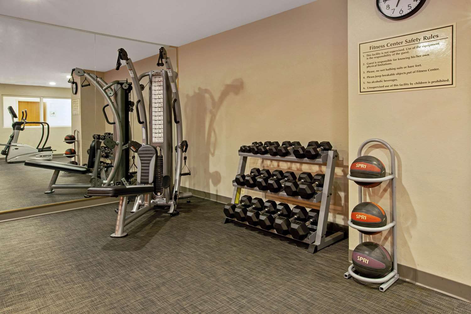 La Quinta Inn & Suites by Wyndham Detroit Metro Airport 25/55