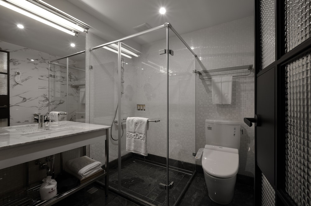 RedDot Hotel 45/50