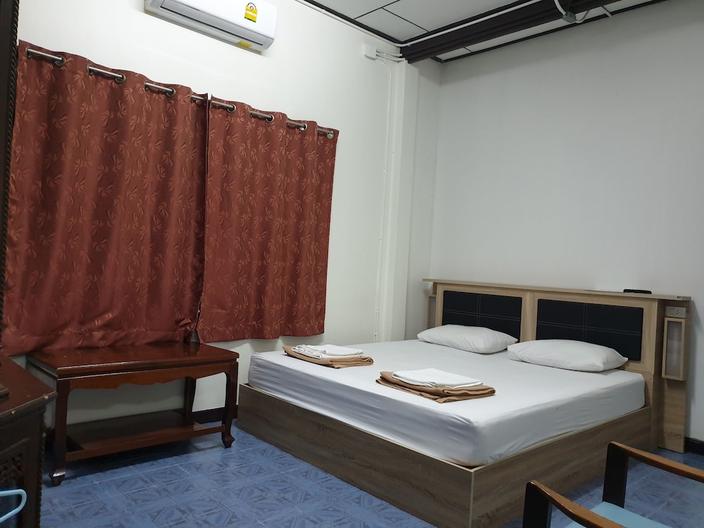 Super Hostel 8/54